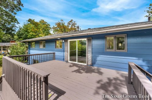 1845 Bonneville Dr, Meskegon MI 49441-3709 exterior