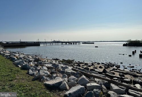 623 11th St, New Castle DE  19720-6020 exterior