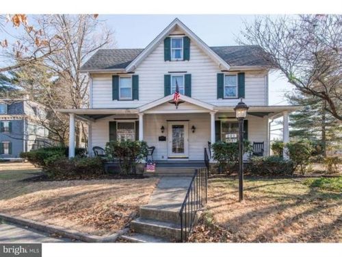 201 4th St, Riverton, NJ 08077-1207