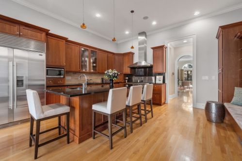 868 Lill Ave, Chicago IL 60614-2019 exterior