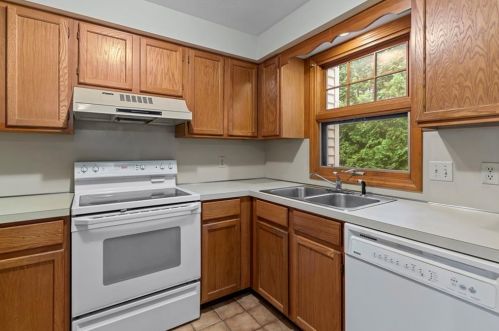 113 Forestwood Dr, Providence RI 02904-3839 exterior