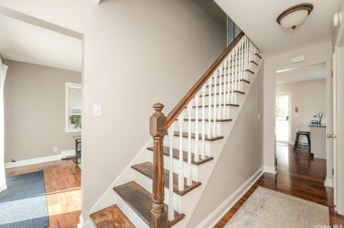 151 Gordon Rd, Valley Stream NY 11581-2108 exterior