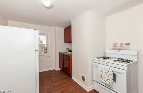 70 Lindsley Ave, Irvington NJ 07111-1749 exterior