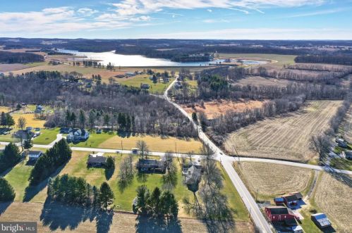 869 Fairview Dr, Hanover PA 17331-9747 exterior