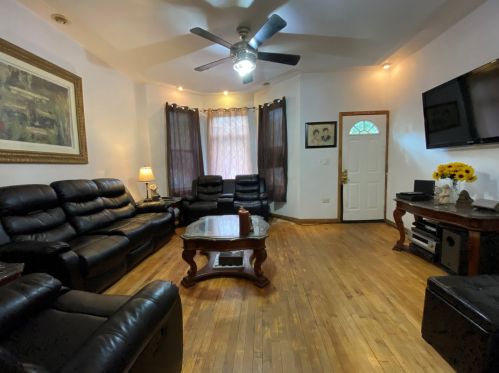 2225 Whipple St, Chicago, IL 60623-3426