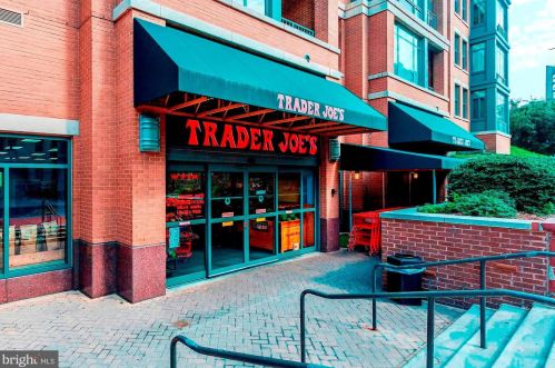 2425 L St, Washington DC  20037-2408 exterior