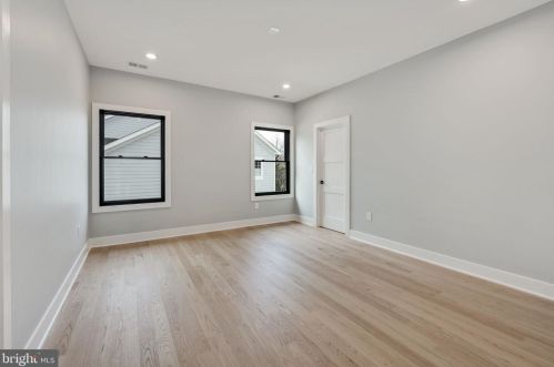 1422 Mayflower Dr, Mc Lean VA 22101-5615 exterior