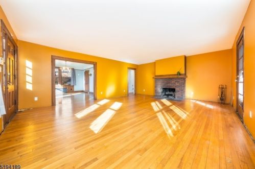 85 Lawrence Ave, Town Center NJ  07052-3707 exterior