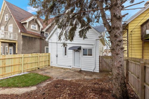 1527 30th St, Milwaukee WI  53208-2405 exterior