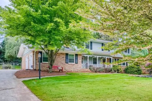 3247 Embry Hills Dr, Atlanta, GA 30341-4327