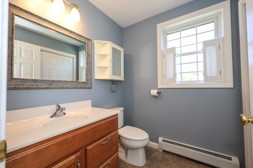 8 Graham Rd, Concord NH 03301-6900 exterior