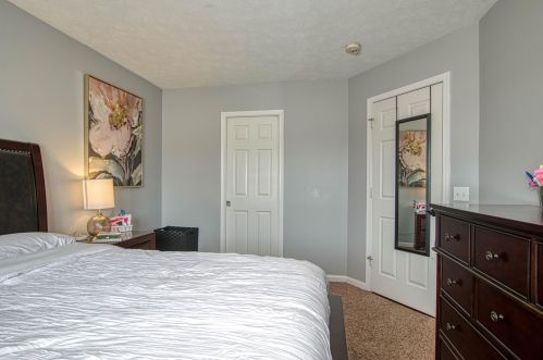 6610 Summer Shores Dr, Grand Rapids MI 49548-7002 exterior