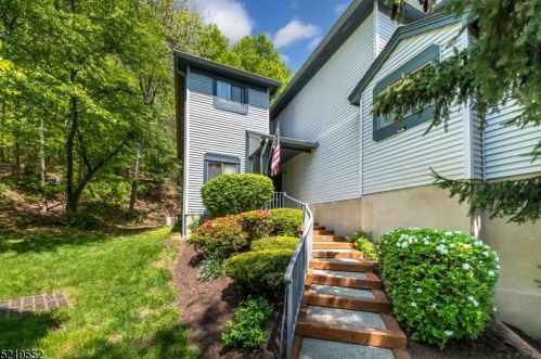 63 Overlook Dr, Hackettstown, NJ 07840-4608