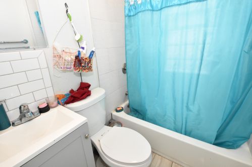 2911 33, Milwaukee WI 53215-3619 exterior