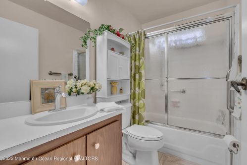 8 Gladstone Ave, Lakehurst NJ 08759-6625 exterior