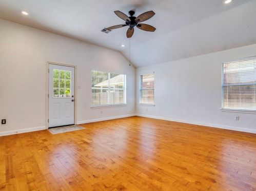 10137 Anahuac Trl, Austin TX 78747-2703 exterior