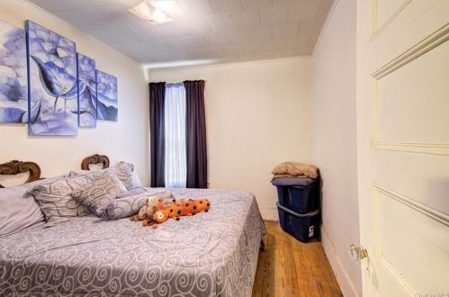 114 Thompson St, Poughkeepsie NY 12601-2621 exterior