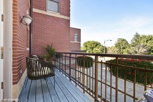 4103 Southport Ave, Chicago IL 60657-1437 exterior