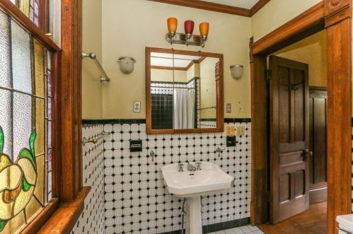 95 Dartmouth St, Springfield MA 01109-3909 exterior