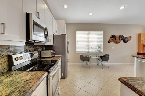 7948 Lando Ave, Boynton Beach FL 33437-6359 exterior