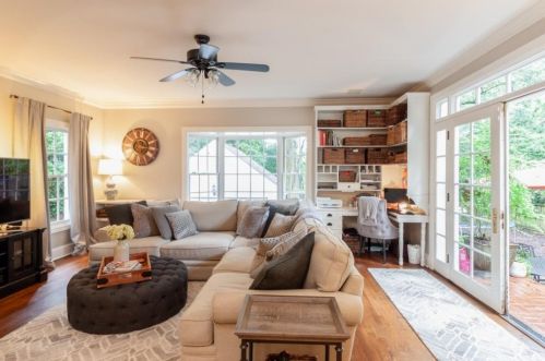 3103 Dl Dr, Atlanta GA 30305-2722 exterior