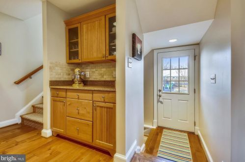 721 Brent Rd, Rockville MD 20854-1782 exterior