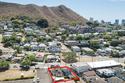 1716 Lusitana St, Honolulu, HI 96813-1626