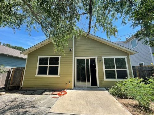 2505 Amur Dr, Austin TX  78745-2068 exterior