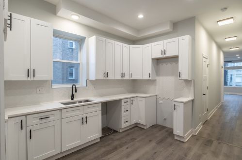 6633 Maryland Ave, Chicago, IL 60637-4211