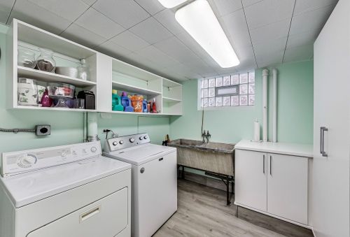 6147 Melvina Ave, Chicago IL 60638-4305 exterior