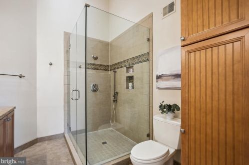 7027 Chesley Search Way, Alexandria VA 22315-4754 exterior