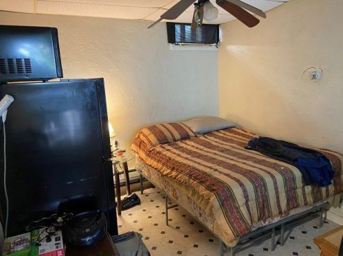 42 Godfrey St, Taunton MA 02780-7031 exterior