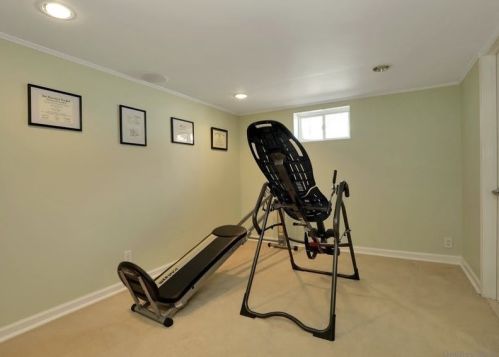 6 Arnold Ln, Commack NY 11725-3901 exterior