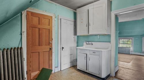 166 Adelaide Ave, Providence RI 02907-1833 exterior