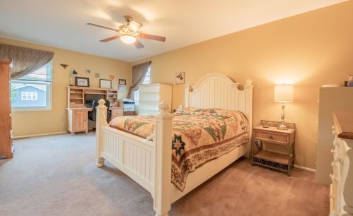 1049 Cedar Crst Dr, Bull Valley IL 60014-6931 exterior