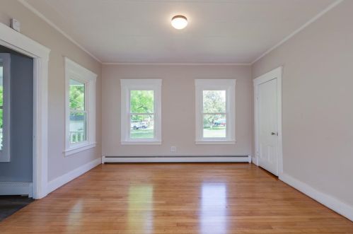 36 Charles St, Concord NH  03303-1528 exterior