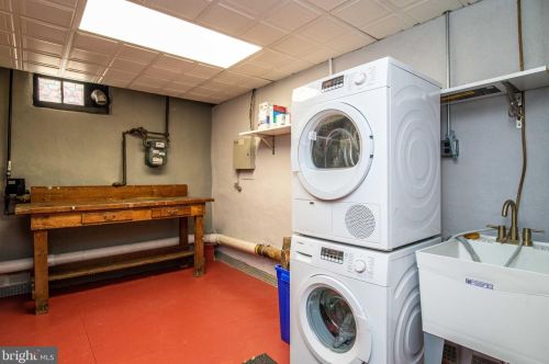 312 Juniper St, Philadelphia PA 19107-5818 exterior