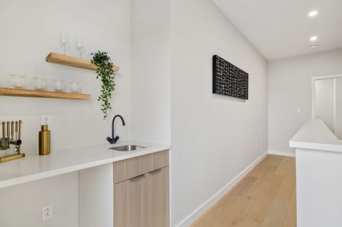 5105 Holmes St, Pittsburgh PA  15201-2433 exterior