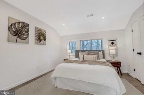 6107 Benalder Dr, Bethesda MD  20816-1007 exterior