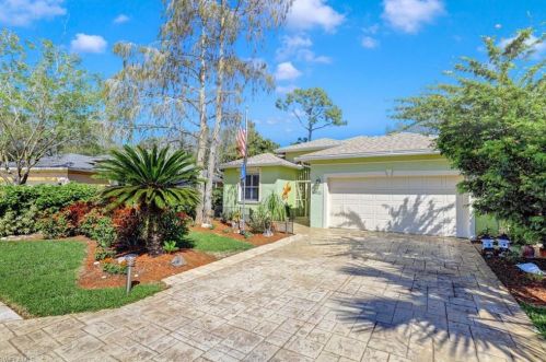 200 Stanhope Cir, Naples, FL 34104-0809