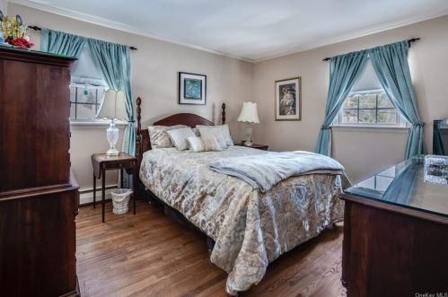 102 Meadow Ln, Poughkeepsie NY 12603-3278 exterior