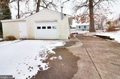 1201 Clagett Dr, Rockville MD 20851-2116 exterior