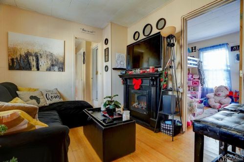 47 Fayette St, Edison NJ  08817-4317 exterior