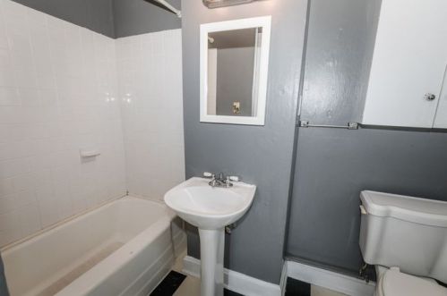 1856 Arlington Pl, Milwaukee WI 53202-1619 exterior