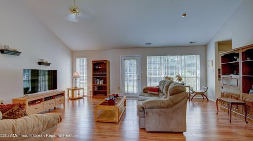 45 Pagoda Ln, East Freehold NJ 07728-4164 exterior