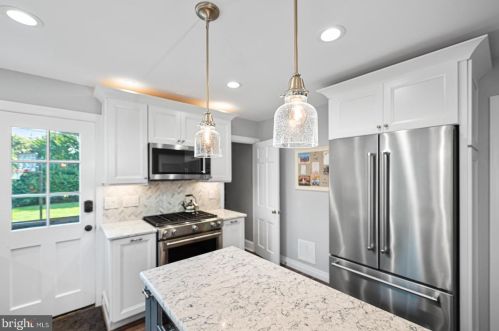 5 Lexington Ave, Pittsburgh PA 15215-3218 exterior