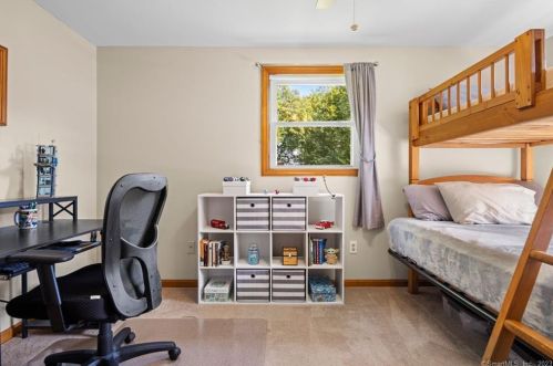 9 Dogwood Ln, Ellington CT exterior