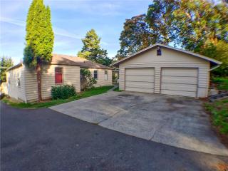 10834 25 Ave, Seattle WA  98125-4240 exterior