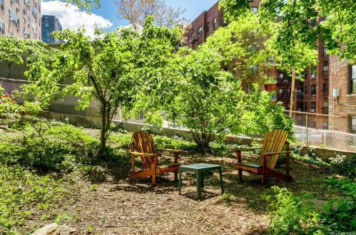 525 238th St, Bronx NY 10470-2300 exterior