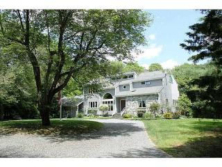 87 Kickemuit Ave, Bristol, RI 02809-4406